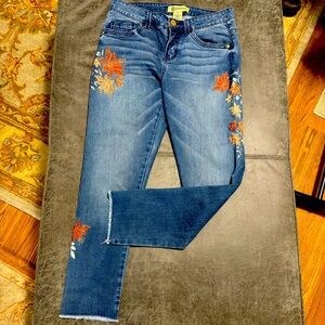 Democracy size 6 Ankle Skimmer Jeans